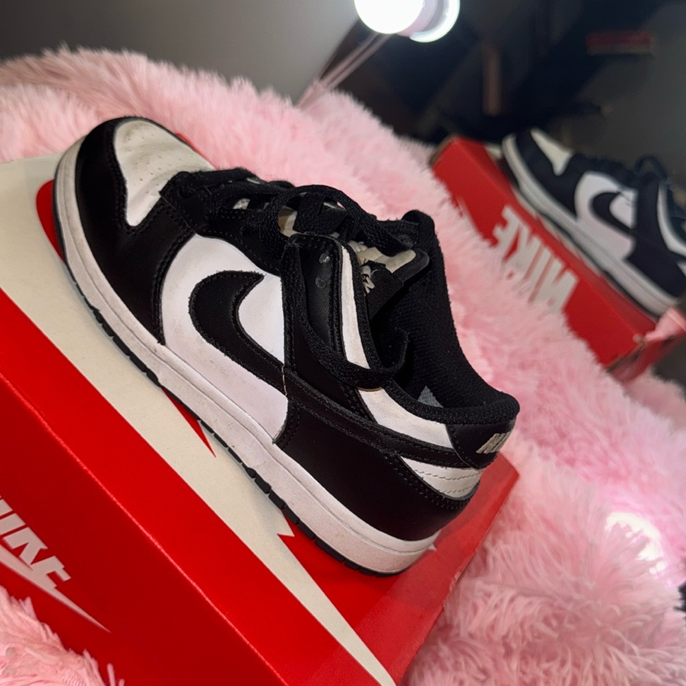 Girl conditions, Nike dunk for kids